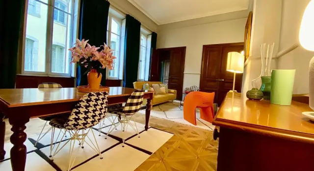 Апартаменты CARCASSONNE HISTORIC DUPLEX 4 star air conditioned APARTEMENT d`ÉGLANTINE