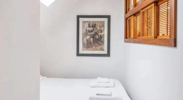 Двухместные апартаменты с балконом Cozy Apartment w/ Terrace Close to City Center
