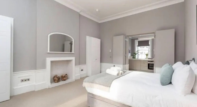JOIVY Torphichen Street 5 Star Luxury Apartment, Забронировать Апартаменты/квартира Апартаменты Эдинбурга, рядом с Scottish Widows Bank Plc, Апартаменты/квартира