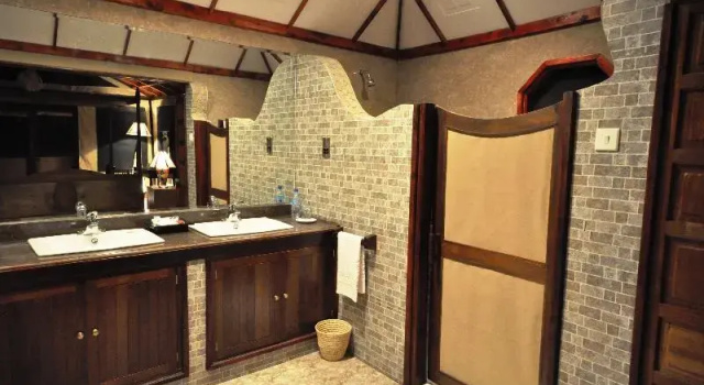 Двухместный номер Standard с балконом Elephant Rock Luxury Camp Tarangire