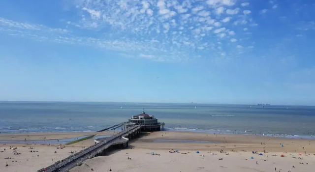 Апартаменты Beautiful Top Floor Seaview Studio Apartment B'berge-Bruges