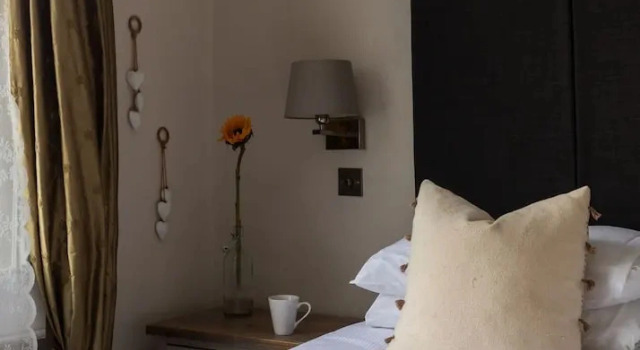 Коттедж Stylish 4-bedroom Townhouse in the Heart of Bath