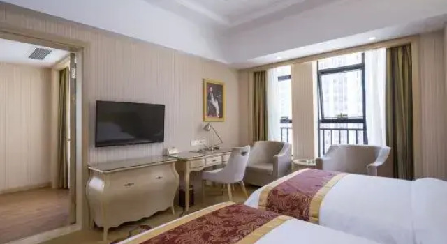 Люкс Vienna International Hotel Dongguan Shilonghuixing Business Central