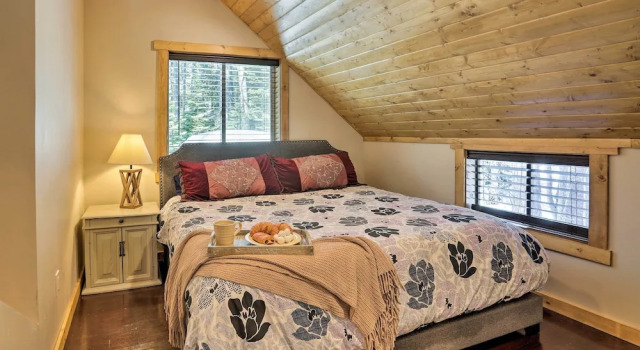 Truckee Family Home, Walk to Lake + 5 Mi to Skiing, Book Feriehus Truckee Squaw Valley
