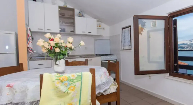A1 Large apt With the big Terrace & Great sea View, Забронировать Апартаменты/квартира Арбания Трогир