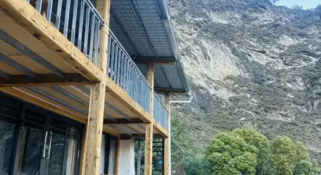 Hutiaoxia Village Upper-class Luxury Homestay