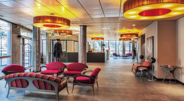 Отель Spark by Hilton Lyon Ouest