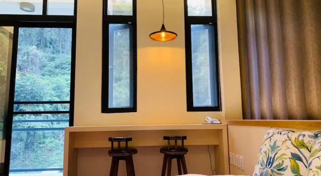 Двухместный номер Comfort с балконом и с видом на горы 日月潭沅居民宿 YUAN JU BOUTIQUE Hotel