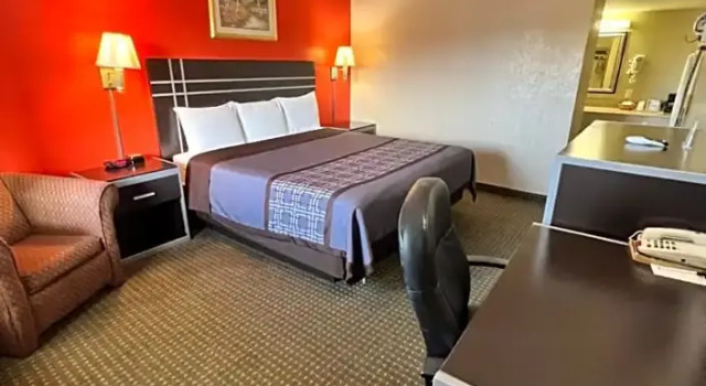 Двухместный номер Standard Continental Inn and Suites Nacogdoches TX SFA University Downtown
