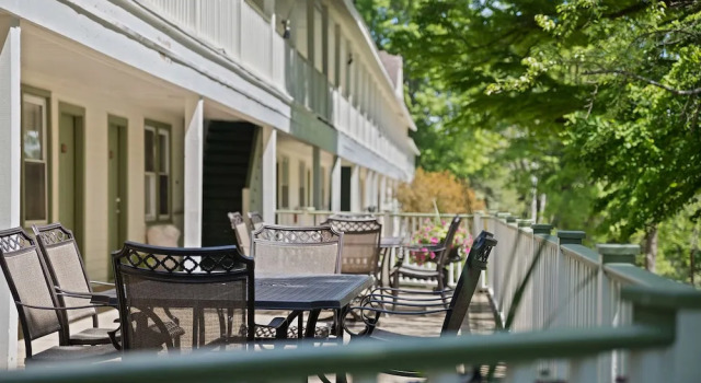 Коттедж Seven Hills Inn