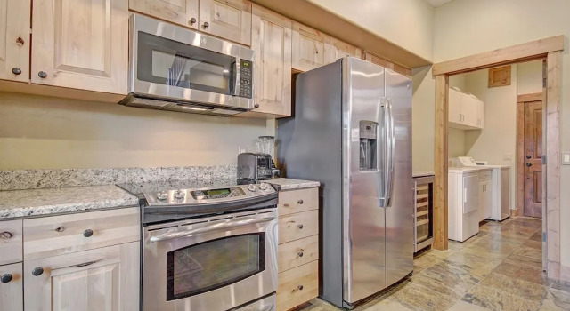 Номер Standard с 3 комнатами Premier 2-story Townhome Minutes From Winter Activities 3 Bedroom Townhouse by RedAwning