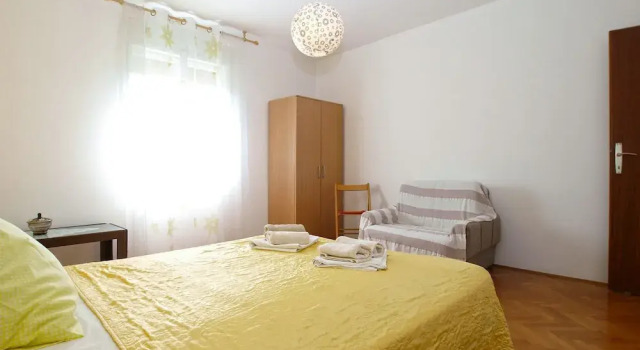 Apartment 686