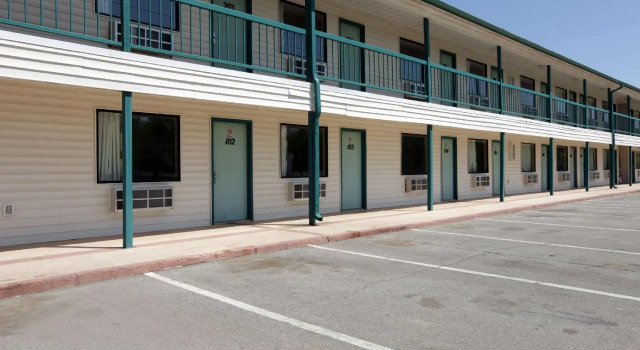 Люкс Superior Econo Lodge Inn & Suites Enid South