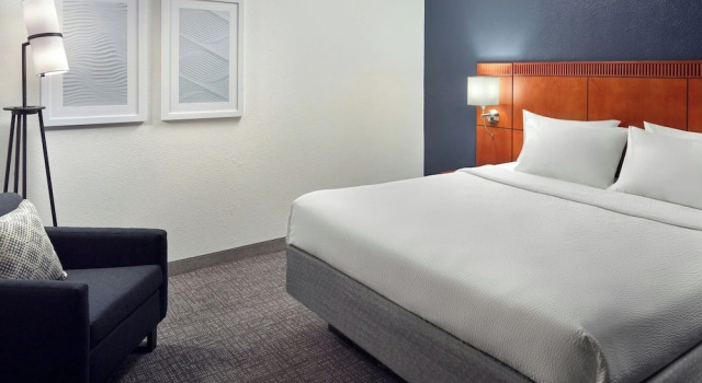 Двухместный номер Standard с балконом и с видом на бассейн Courtyard by Marriott Tallahassee Downtown/Capital