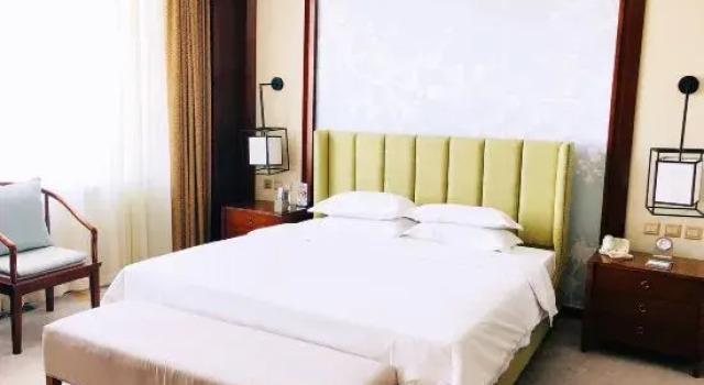 Люкс Deluxe Royal Garden Hotel
