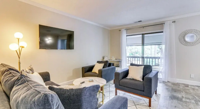 Walk to Folly Field Beach: Condo w/ Pool Access