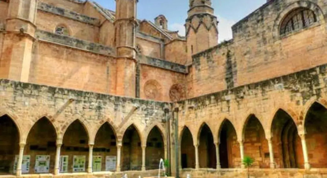 4 bedrooms appartement with city view terrace and wifi at Tortosa
