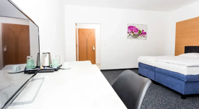 TIF hotel & restaurant