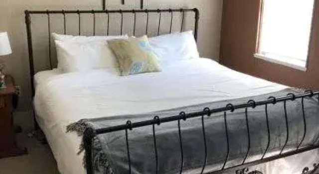 The Frogtown Inn And 6 Acres Restaurant, Book Hotel Canadensis 