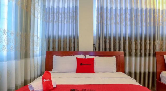 RedDoorz Plus  Dong Den Street, Забронировать Отель Отели Хошимина 3 звезды, 3*