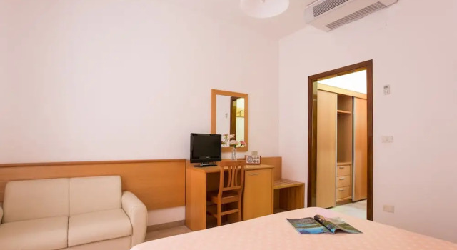 Трёхместный номер Standard с балконом Hotel Mediterraneo