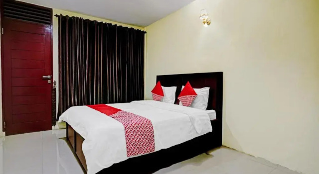 Люкс Deluxe OYO 90331 Hotel Toba Shanda