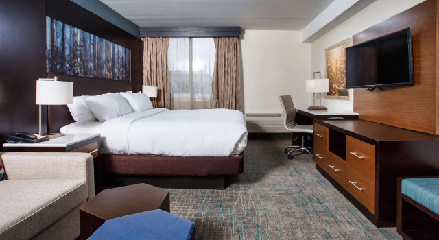 Двухместный номер Standard DoubleTree by Hilton Neenah