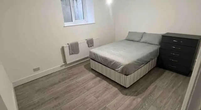 Spacious Luxury 2 Bedroom Apartment, Station 1min, Забронировать Апартаменты/квартира Отели Норвуд с парковкой, Парковка