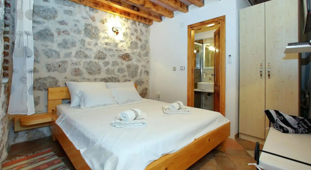 Lovely Holiday Home in Starigrad with Private Swimming Pool, Book Hotel Dokoze Zadar County
