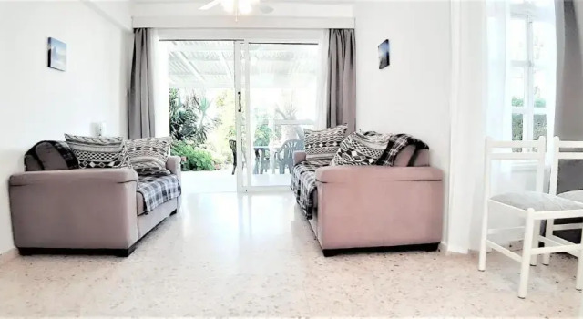 CORAL BAY suite Cyprus, Boek Appartement Hotels in Coral Bay met parkeren, Parkeren