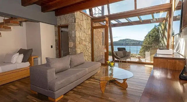 Четырёхместный номер Superior с балконом Rochester Bariloche Suites & Spa