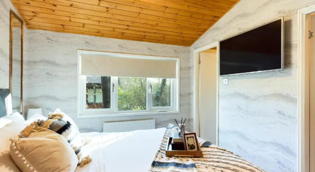 3 Bedroom Lakeview Lodge - Ensuite & Balcony Deck