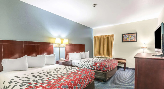 Четырёхместный номер Standard Econo Lodge Inn & Suites Pritchard Road North Little Rock