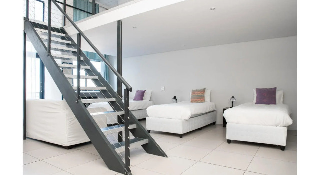 Кровать в общем номере (женский номер) Mojo Hotel