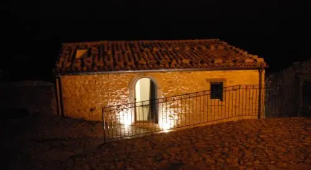 Luna, Varaa Huoneisto Montalbano Elicona 