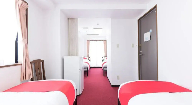 Четырёхместный номер Standard с балконом Hotel Toka