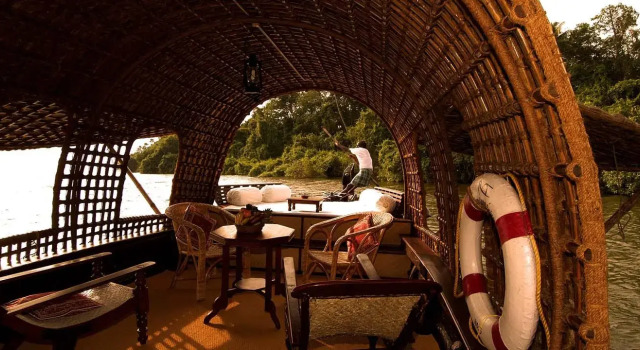 Spice Coast Cruises - CGH Earth, Забронировать Отель Отели штата Кералы с парковкой, Парковка