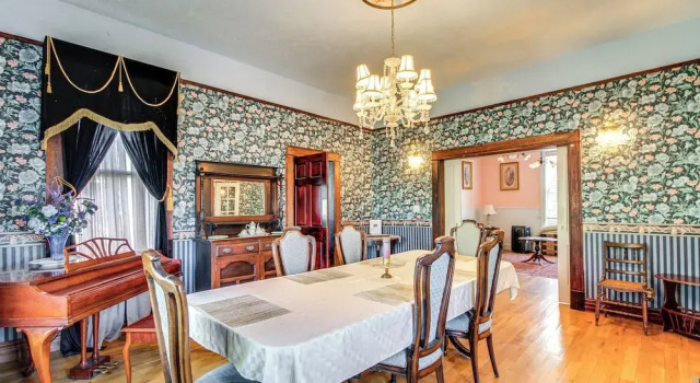 Коттедж < 1 Mi to Downtown Abq: Historic Manor w/ Patio!