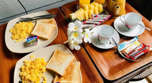 Номер Superior с балконом и с видом на бассейн Andawa Lanta Resort