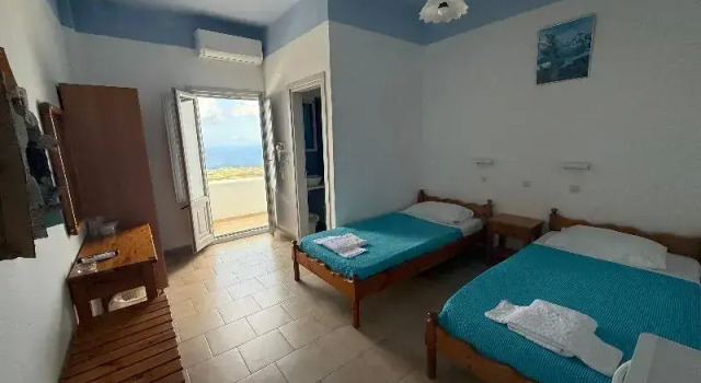 Трёхместный номер Economy с балконом Hotel Hellas
