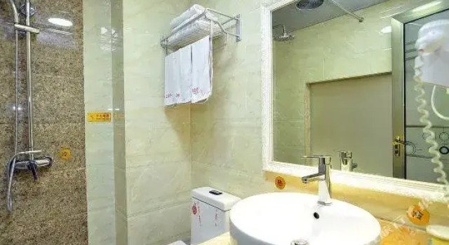 昆明金鼎大酒店, Prenota Hotel Kunming Yunnan