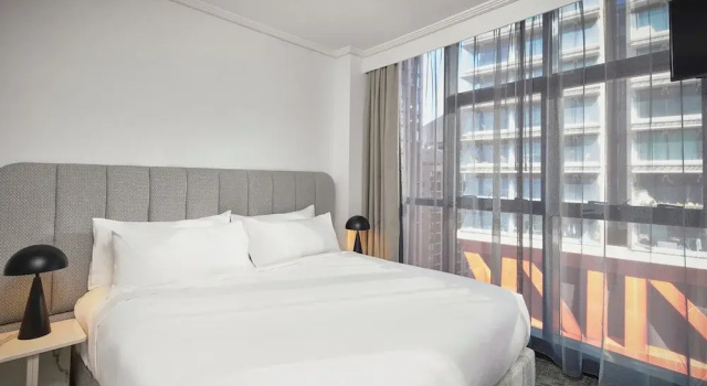 Люкс с 3 комнатами с балконом Meriton Suites Pitt Street, Sydney