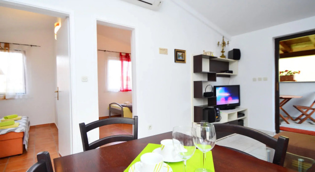 Johanna, Забронировать Апартаменты/квартира Отели Трибунь с бассейном, рядом с Пристань для яхт Трибуни, Бассейн