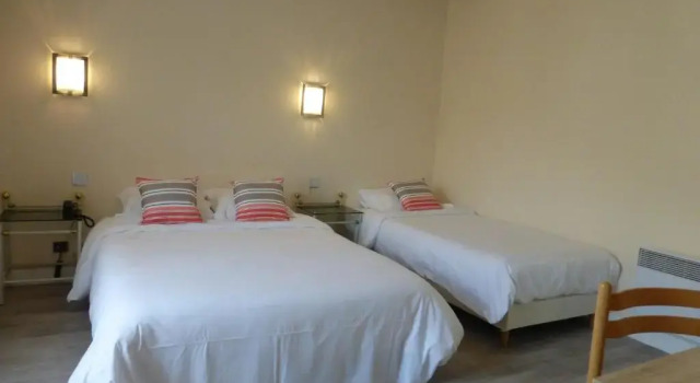 Трёхместный номер Standard Hotel Val De Loire