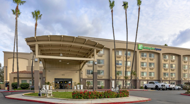 Holiday Inn Express San Bernardino Colton by IHG, Забронировать Отель Сан-Бернардино 