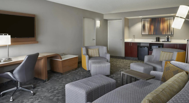 Люкс Courtyard by Marriott Toronto Airport