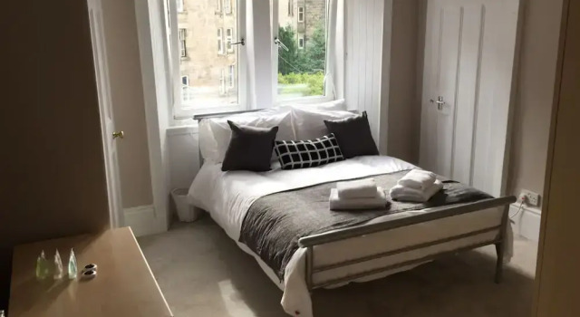 Apartment 2 Bed West End, Забронировать Апартаменты/квартира Северо-Запад Глазго, рядом с Больница «Гартнейвел»