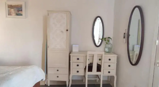 Коттедж c 1 комнатой Stylish and characterful townhouse - views, A/C