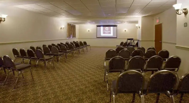Clarion Inn And Conference Centre