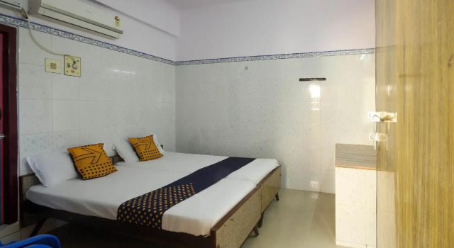 SPOT ON 65068 Hotel Thavamani, Забронировать Отель Отели Тенкаси с парковкой, Парковка